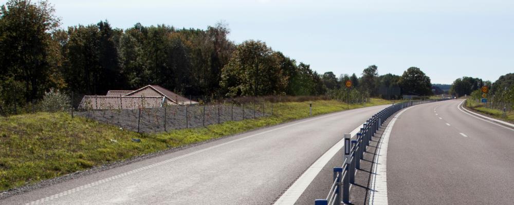 SVBRF främjar trafiksäkerheten på det svenska vägnätet genom att bland annat: Sprida kunskap om de olika produkterna och de krav som gäller och utbilda personal som på olika sätt arbetar med vägskyddsanordningar
