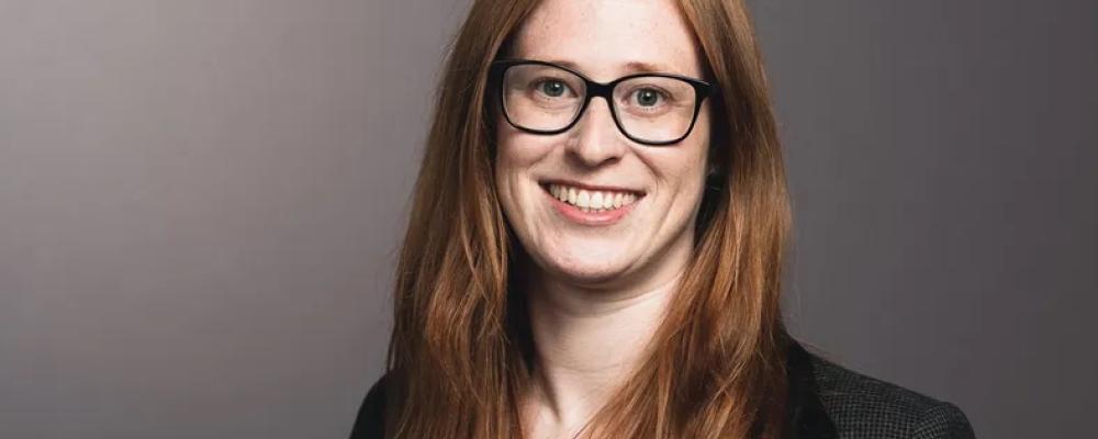 Clare Jackson, vd för branschorganisationen Hydrogen UK, varnar för att regeringen måste agera snabbare för att stödja utbyggnaden av infrastruktur för att transportera och lagra vätgas i hela landet – annars riskerar man att gå miste om möjligheten att kraftigt sänka kostnaderna under detta decennium.
– Vi måste absolut accelerera, när det gäller transportinfrastruktur… och lagringsinfrastruktur, sade hon i en intervju med Hydrogen Insight.