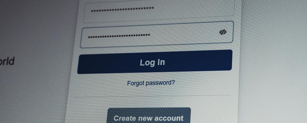 Identitetsbrister var en avgörande faktor i nära nio av tio intrång, enligt rapporten. Foto: zulfugar-karimov/Unsplash