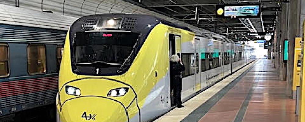 Dagens Arlanda Express. Varje nytt tågsätt blir hela 165 meter långt och erbjuder 323 sittplatser – en kapacitetsökning på över femtio procent jämfört med dagens fordon. Utöver sittplatser finns utrymme för upp till 650 stående passagerare. Foto: John Hardwick