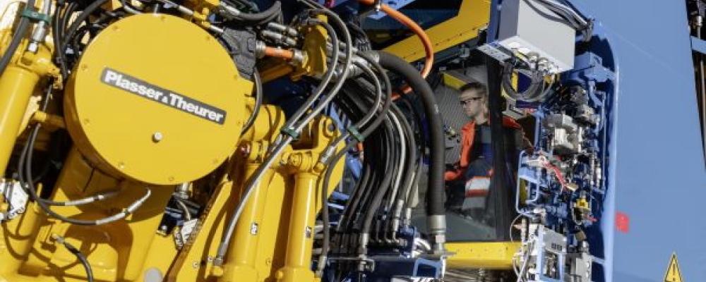 Automatiskt underhåll på järnvägen. Foto: Kredit: Plasser & Theurer