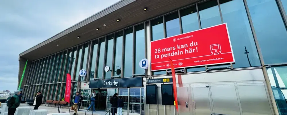 Nyligen öppnade det nya stationshuset som ligger på den norra sidan av stationen vid Veddestabron i Barkarby. Foto: Trafikverket, Ann Sandén
