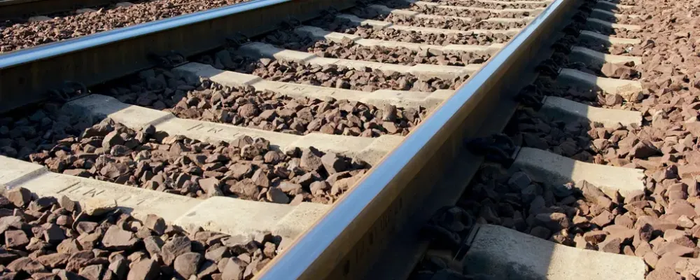 Upprustningen omfattar elektrifiering för att kunna köra med snabbare, tystare och mer miljövänliga tåg och en ny 2,5 mil lång järnvägssträcka mellan Byarum och Tenhult och ett nytt mötesspår mellan Tenhult och Huskvarna. Foto: Trafikverket