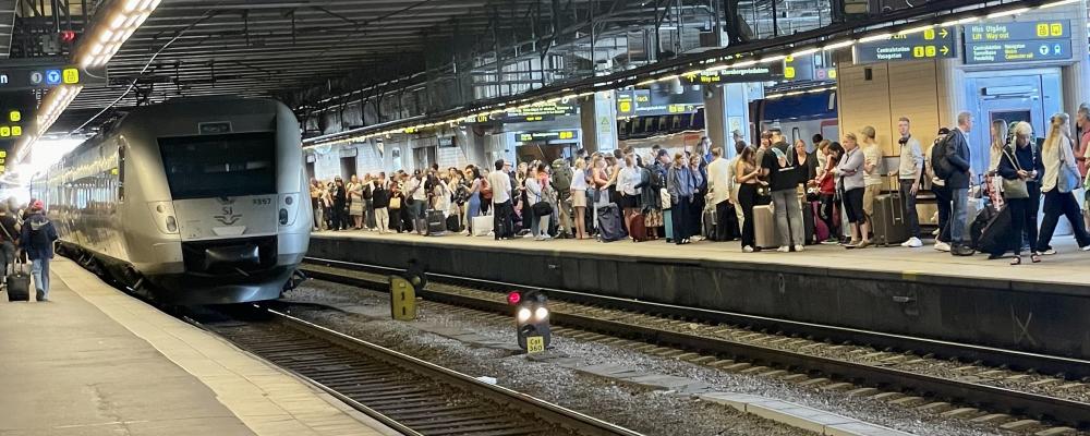En välfylld perrong på Stockholms centralstation. Foto: Stina Wickenberg