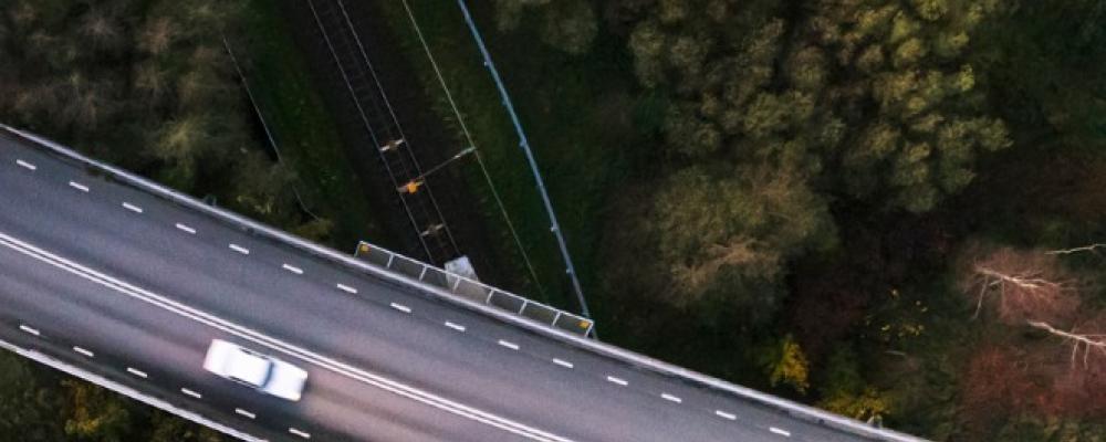 Väg 15 i Halland byggs om för att minska risken för utsläpp som kan förorena grundvattenförekomsten Eldsbergaåsen. Foto: Trafikverket