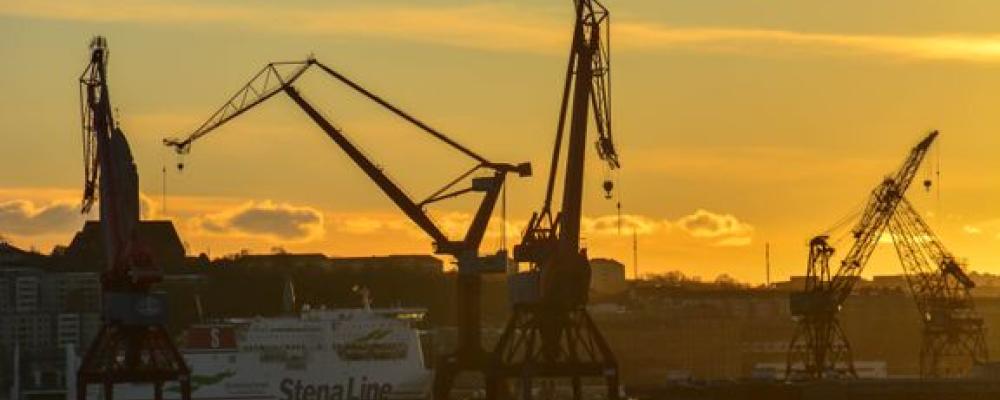 I Sverige går cirka 90 procent av utrikeshandeln via sjöfarten, vilket gör hamnarna centrala för både industrins konkurrenskraft och landets försörjningsberedskap. Foto: Transportföretagen