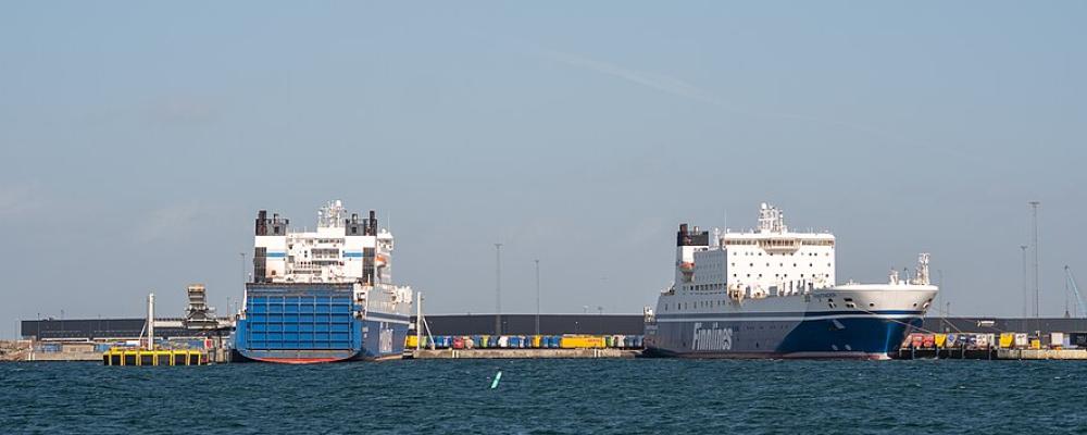 Finnlines-fartygen Finnpartner (till vänster) och Finntrader (till höger) i Malmö april 2026. Foto: ArildV/wikimedia Commons/https://commons.wikimedia.org/wiki/File:Finnlines_Malm%C3%B6_April_2026_01.jpg