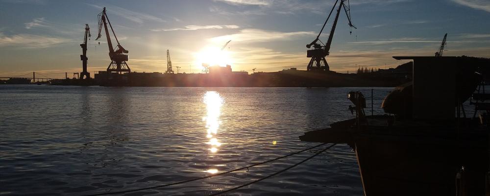 Strategiska flöden är funktioner som håller samhället igång i kris och krig, som vatten, livsmedel, hamnar och infrastruktur. I Västra Götaland är fokus att säkra dessa flöden. Foto: Västgöten/Wikimedia Commons/https://commons.wikimedia.org/wiki/File:G%C3%B6teborgs_hamn_01.jpg