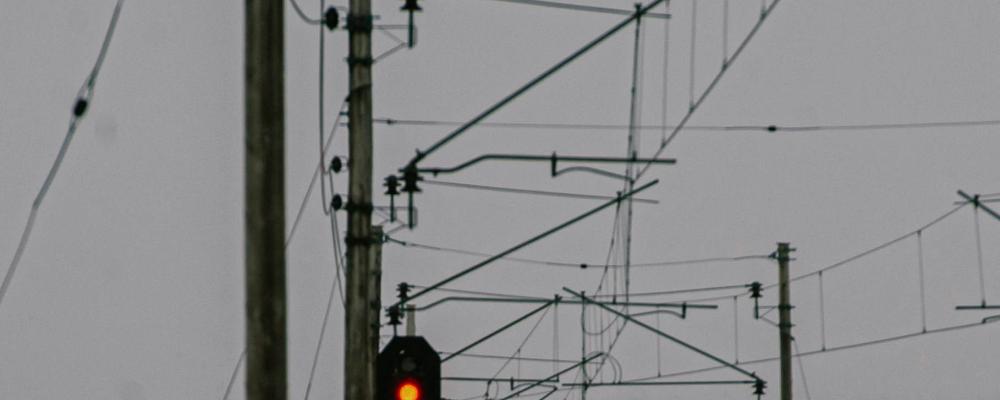 Sträckan Grillby–Enköping är också lämplig för att testa det nya kontaktledningssystemet SYT 21/27, som är utvecklat för höghastighetståg upp till 320 km/h. Foto: daniel Stiel/Unsplash