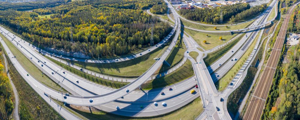 Flera branschrapporter pekar på ett växande underskott inom underhåll av vägar, järnvägar och annan infrastruktur.  Foto: Nackademin