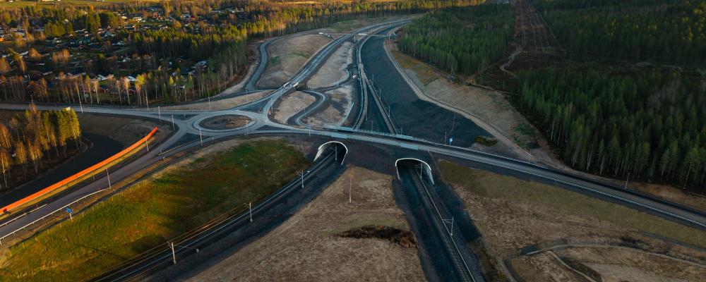 Den nya järnvägen omfattar sex kilometer spår och tio broar och kopplar direkt mot Malmbanan Foto: Bodens Kommun