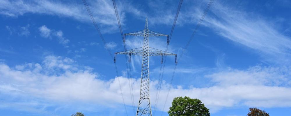 Tysklands energisystem står inför ett stort teknikskifte. För att möjliggöra landets energiomställning måste tusentals kilometer nya ledningar byggas, framför allt för att kunna transportera vindkraftsel från norra Tyskland till södra delar av landet. Foto: Tennet
