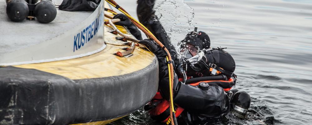 Kustbevakningsdykare. Foto: Kustbevakningen