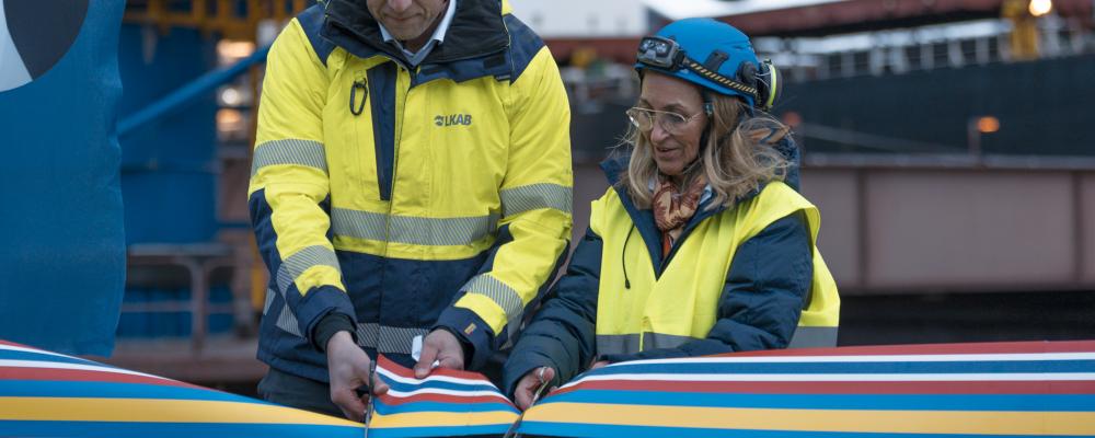 Michael Palo och Marit Waleniussen klipper banden. Foto: LKAB