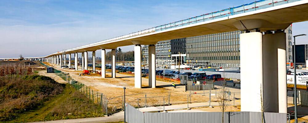 Testkörningar av metrotåg på den 6,7 kilometer långa viadukten på Saclayplatån har inletts. Foto: SIPA.