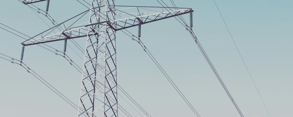 Uppdraget omfattar detaljprojektering av två luftburna 400 kV-ledningar som sträcker sig över cirka 90 kilometer, belägna i regionerna Västernorrland och Gävleborg. Foto: Marta Weronika/Unsplash