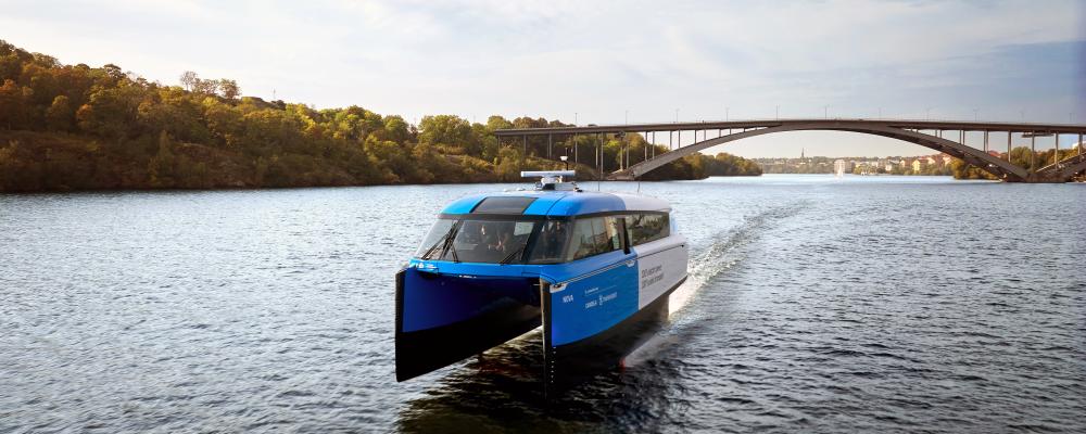 Bärplansbåten Nova på Riddarfjärden i Stockholm. Pressbild: SL