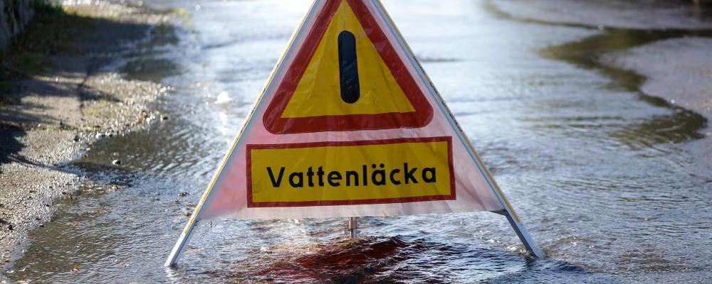 En större vattenläcka har uppstod i ledningsnätet i stadsdelen Ramlösa i Helsingborg.  Foto: NSVA