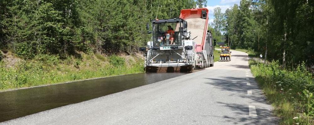 Kontrakten omfattar arbeten på totalt 1,8 miljoner kvadratmeter väg och har ett sammanlagt värde på 41,1 miljoner kronor. Foto: Peab