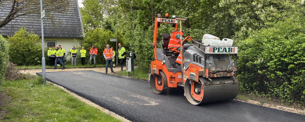 Det första uppdraget inom kontraktet är asfaltsbyte på en gång- och cykelväg i Husie.  Foto: Peab Asfalt
