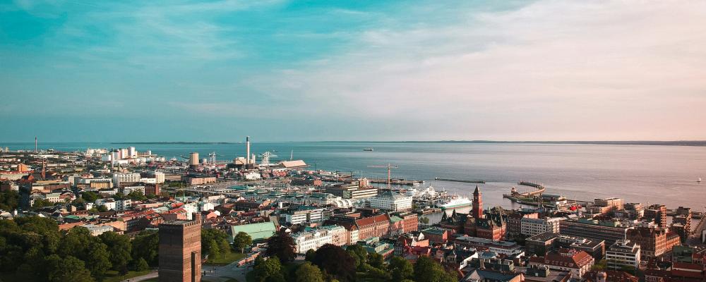 Målet med projektet är att förbindelserna till och från Ängelholm och Helsingborg stärks, samtidigt som regional utveckling gynnas av förbättrad tillgänglighet. Foto: Jacob Ekelund/Unsplash