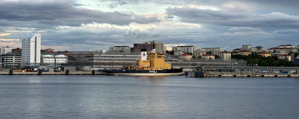 Först ut är isbrytarna Frej och Idun. Foto: Stockholms hamnar