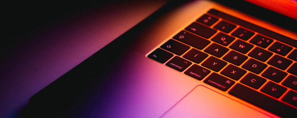 Undersökningen visar att endast var tredje svensk respondent ser kompetensutveckling inom cybersäkerhet som en huvudprioritet under det kommande året, jämfört med 47 procent globalt. Foto: andras vas unsplash