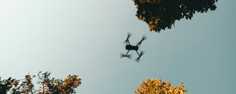 Användningen av drönare har ökat explosionsartat de senaste åren. Foto: kyle loftus/Unsplash