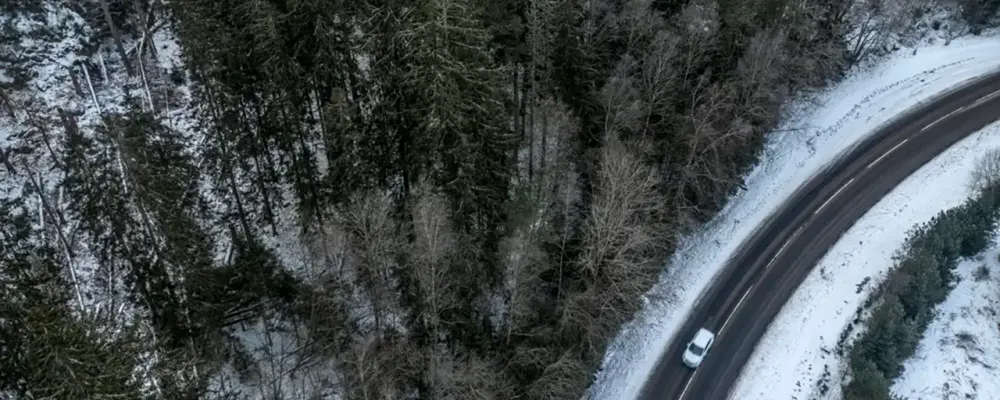 Under de närmaste fyra åren får Svevia fortsatt förtroende av Trafikverket att utföra basunderhållet av de statliga vägarna i driftområde sydvästra Värmland. Foto: Joachim Nywall
