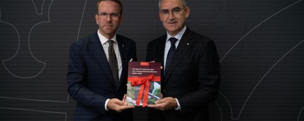Andreas Carlsson bostads och infrastrukturminister, Roberto Maiorana generaldirektör Trafikverket, nationell plan för transportinfrastrukturen 2026-2037. Foto: Andreas Gärdnert