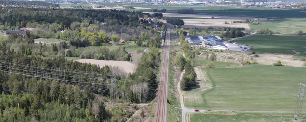 Förändringen omfattar väg 1060 och väg 649 Gårdsvägen. Järnvägsplanen innehåller även en miljökonsekvensbeskrivning som beskriver påverkan på miljön. Foto: Trafikverket
