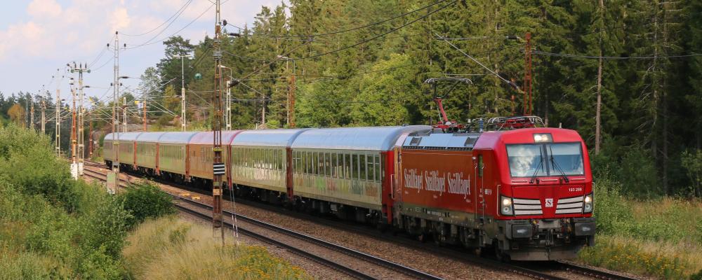 Elektrifieringen av Meråkerbanan mellan Storlien och Trondheim skapar nya möjligheter för gränsöverskridande tågtrafik, något som nu väcker Snälltågets intresse. Pressbild: Snälltåget