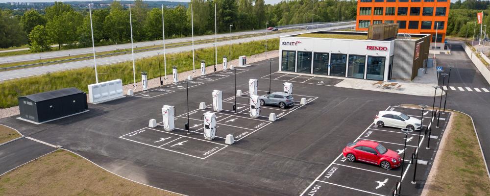 Första spadtaget togs i oktober 2024. Ursprungligen beräknades byggtiden till 15–18 månader, men projektet har färdigställts på åtta månader. Foto: IONITY