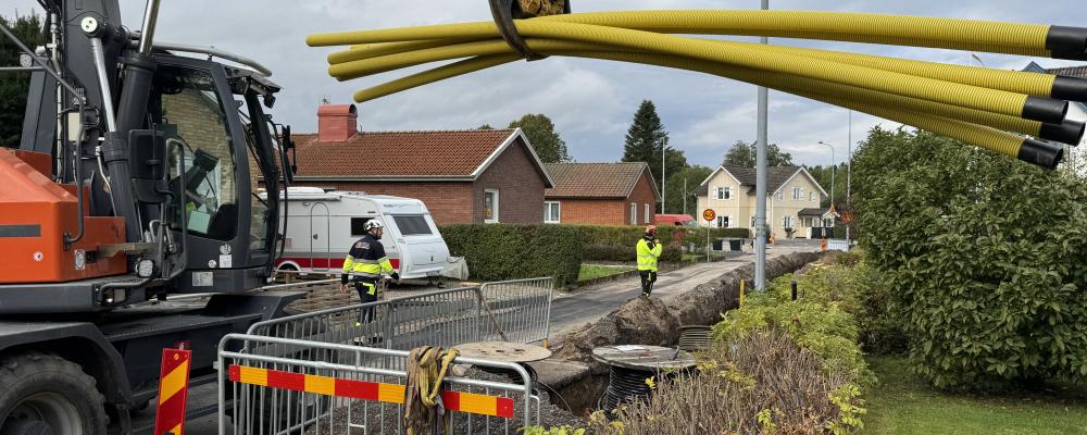 I Vänersborgs tätort ska delar av elnätet från Katrinedal mot Stora Hästefjorden grävas ner, äldre kablar mellan Torpa och centrala Vänersborg samt i Mariedal ersätts. Foto: Vattenfall