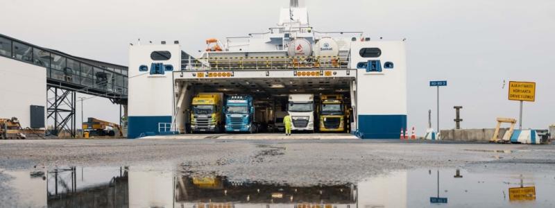 Att färdas runt Bottenviken landvägen innebär en 100 mil längre transport än att gena över Kvarken med den färja som går i dag.
FOTO: Pressbild