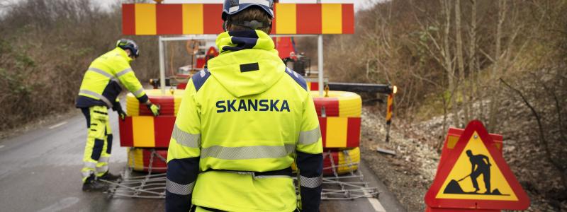 Med hjälp av LED-lampor hoppas nu Sveriges Branschförening för Säkrare Vägarbetsplatser, SBSV, kunna höja säkerheten för personalen utmed vägarna.
FOTO: Skanska