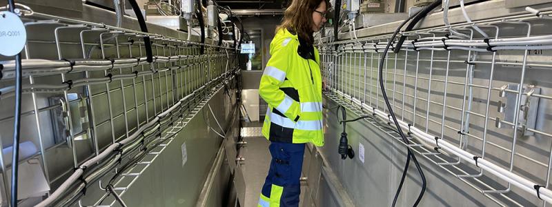 Malin Tuvesson på pilotanläggningen i Sundsvall. Foto: Camilla Borgström, MSVA