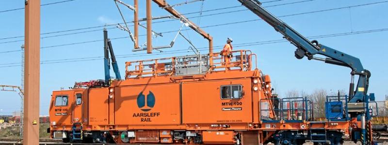Aarsleff Rail har nyligen avslutat byggnationer av gångbroar och hissystem vid stationerna i Dale och Evanger på Bergensbanen i Norge, berättar en representant för Aarsleff Rail på mässan. Detta projekt är en del av den modernisering som genomförs för att förbättra kapaciteten och rusta stationerna för framtida trafik. Foto: Aarsleff Rail