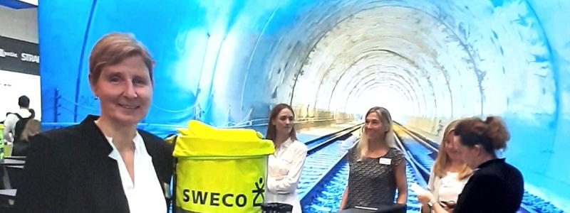 Kathrin Glab från tyska Sweco, berättar på Innotrans-mässan om koncernens många tunnelprojekt bland annat i Sverige. Foto: Markku Björkman