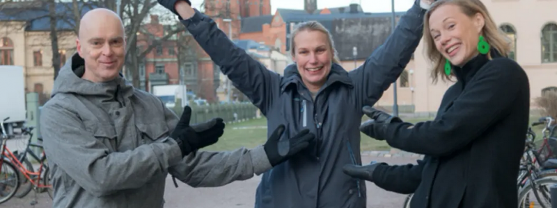 Per Askling och Karin Ripol, hälsar Magdalena Thorsbrink välkommen till bolaget. Foto: Structor