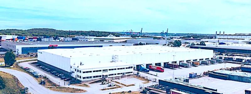 Lagret, som är på 17 500 kvadratmeter, har även anslutning till järnvägen. Foto: Maersk