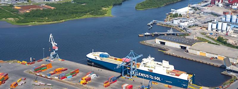 Uleåborgs hamn spelar en central roll i projektet och har redan kommit långt i digitaliseringen av sina verksamheter. Att ha en tydlig bild av hamnens förhållanden och aktiviteter är avgörande för hela hamnekosystemets funktion och säkerhet. Projektet utvecklar en digital tvilling av hamnen, som med hjälp av sensorer, radar och annan teknologi ska ge en sammanhållen lägesbild. Foto: Oulun Satama Oy/ Uleåborgs Hamn Ab