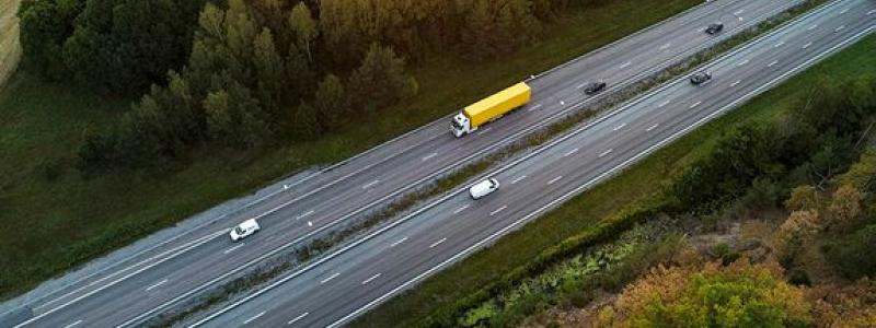 Genom data från fordon och digital kartläggning ska vägskador upptäckas snabbare och underhållet effektiviseras. Bild: Trafikverket