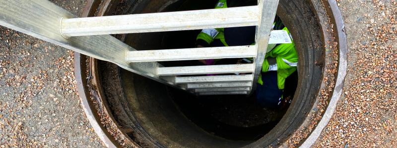 I dagvattenbrunnen kommer kommunen att installera en av högskolans nyutvecklade sensorer, vars datainsamling ska ge kommunen bättre insikter om vilka föroreningar som dagvattnet för med sig till ån och slutligen ut till det öppna havet. Foto: Innovation Skåne