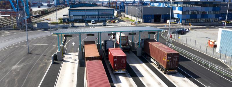 APM Terminals Gothenburg vill stötta omställningen mot grönare lastbilstransporter genom att tilldela el-lastbilar prioritering. Foto: APM Terminals