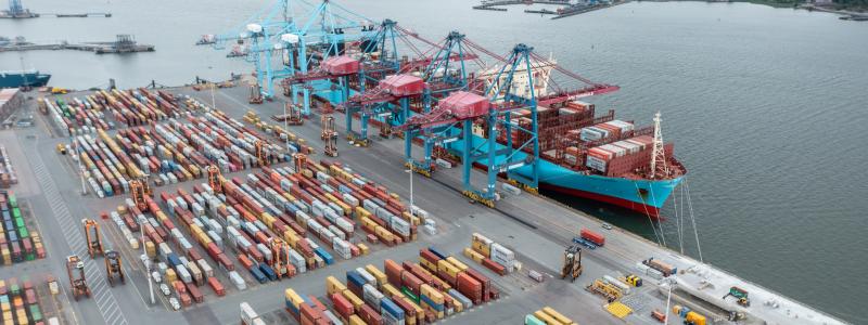 Fartyget Murcia Maersk i APM Terminals containerterminal i Göteborgs Hamn. Bild: Göteborgs Hamn AB.