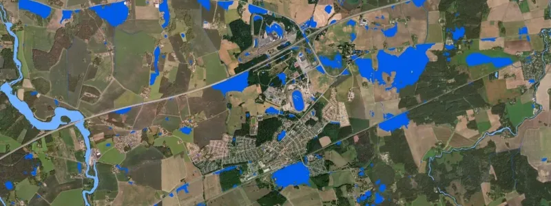 Bluespot-kartläggning i Mantorp visar riskområden vid skyfall. Mörkblå ytor markerar översvämningsrisk, ljusblå visar vattendrag och sjöar. Bild: Metrea