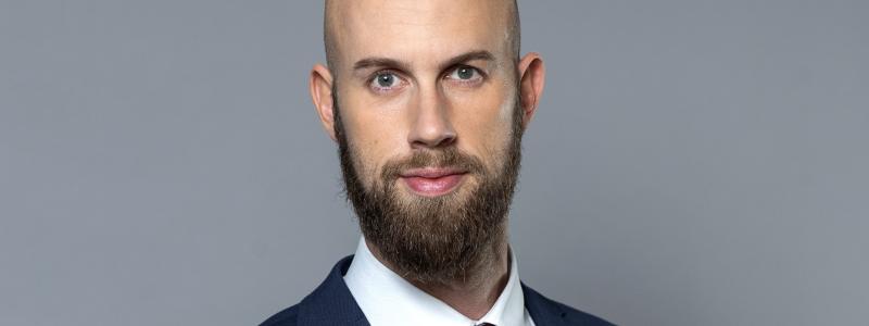 – Hoten i cyberdomänen är tilltagande och Sverige är långt ifrån förskonat. Därför är det mycket angeläget att vi vidtar de åtgärder som krävs för att skydda valen och ytterst även vårt demokratiska statsskick, säger minister för civilt försvar Carl-Oskar Bohlin. Foto: Regeringskansliet