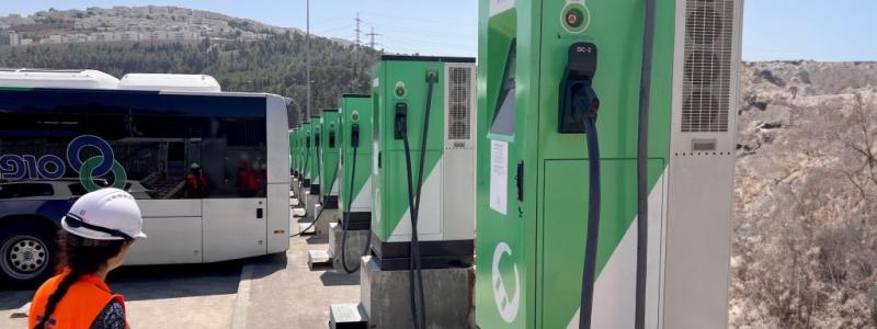 MOBILEcharge är enligt tillverkaren ett laddningshanteringssystem som inte bara övervakar och reglerar laddningen av elbussar utan också integrerar olika gränssnitt för att underlätta kommunikation med depåhantering och andra relevanta system. Detta möjliggör bättre hantering av elbussflottan, optimering av driften och kostnadsbesparingar.Foto: Optibus/ sustainable-bus.com