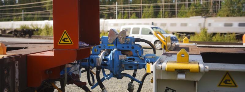 Utvecklingen av det digitala automatkopplet (DAC) sker inom samarbetet Europe’s Rail och projektet TRANS4M-R. Målet är att öka järnvägens kapacitet, kvalitet och produktivitet genom automatiserade och digitaliserade arbetsprocesser som ska förbättra effektivitet och säkerhet. Foto: Lindholmen Science Park